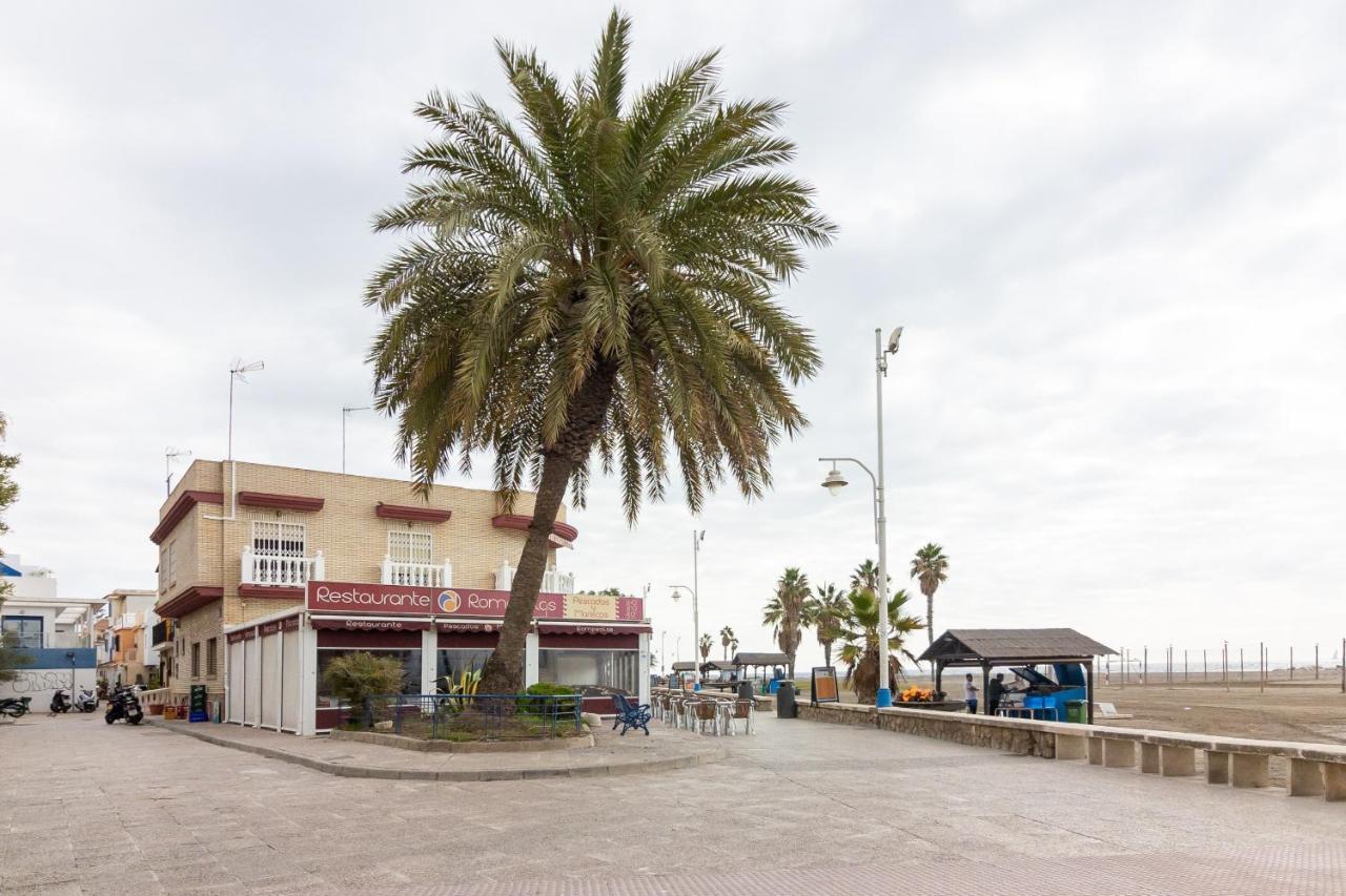 Sea & Wave Pedregalejo Beach Apartment Malaga Exterior photo